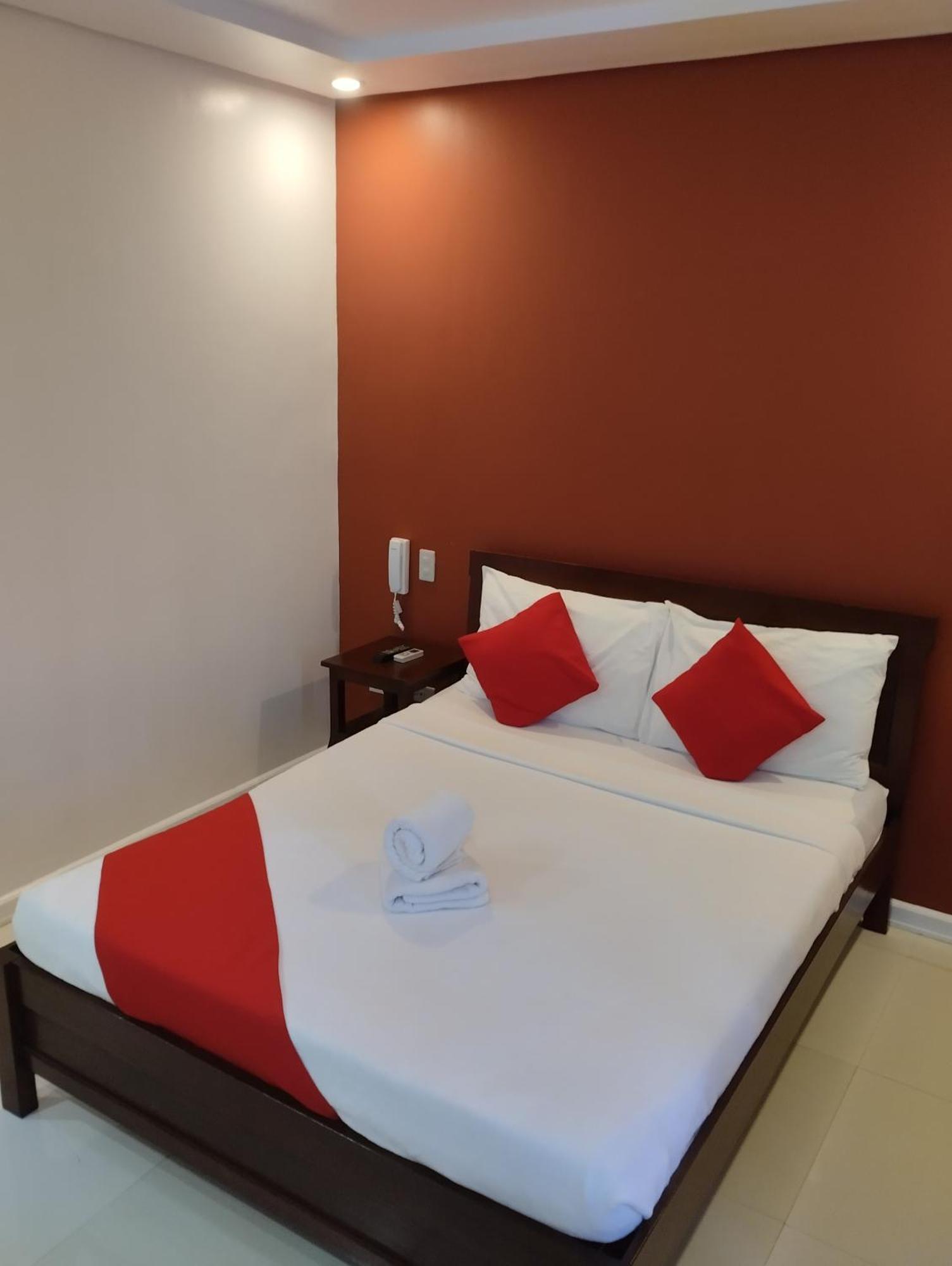 Royale Parc Hotel Puerto Princesa Palawan Buitenkant foto